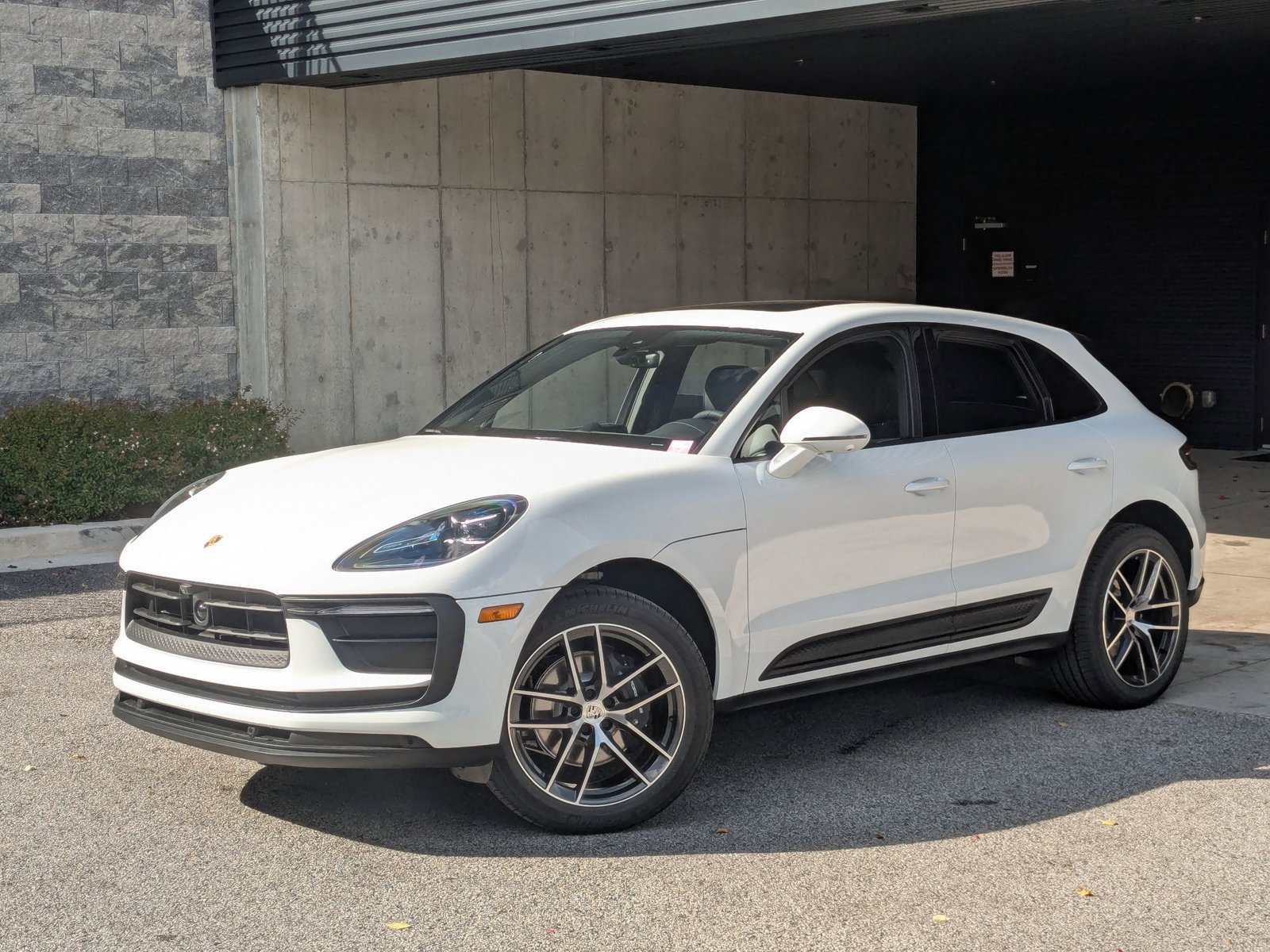 Certified 2026 Porsche Macan AWD/4WD image 1