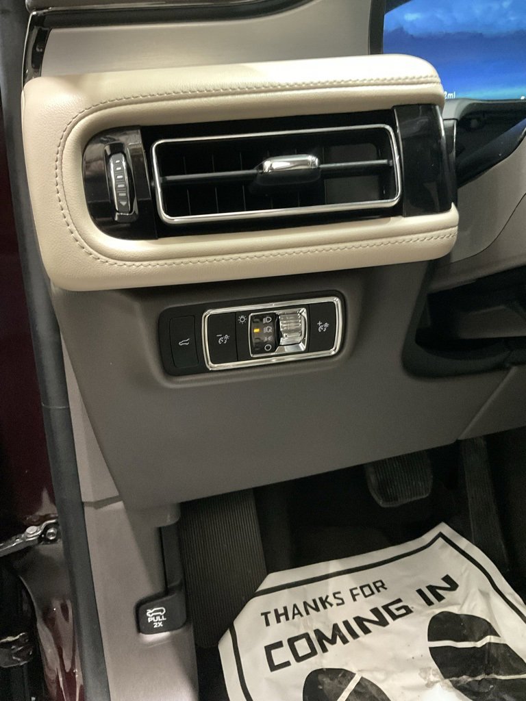 Used 2023 Lincoln Aviator 2WD w/ Premium Package image 8