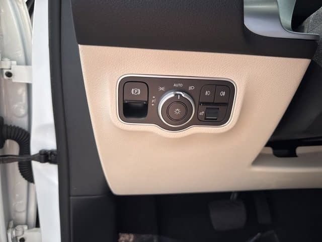 Certified 2025 Mercedes-Benz GLB 250 image 21
