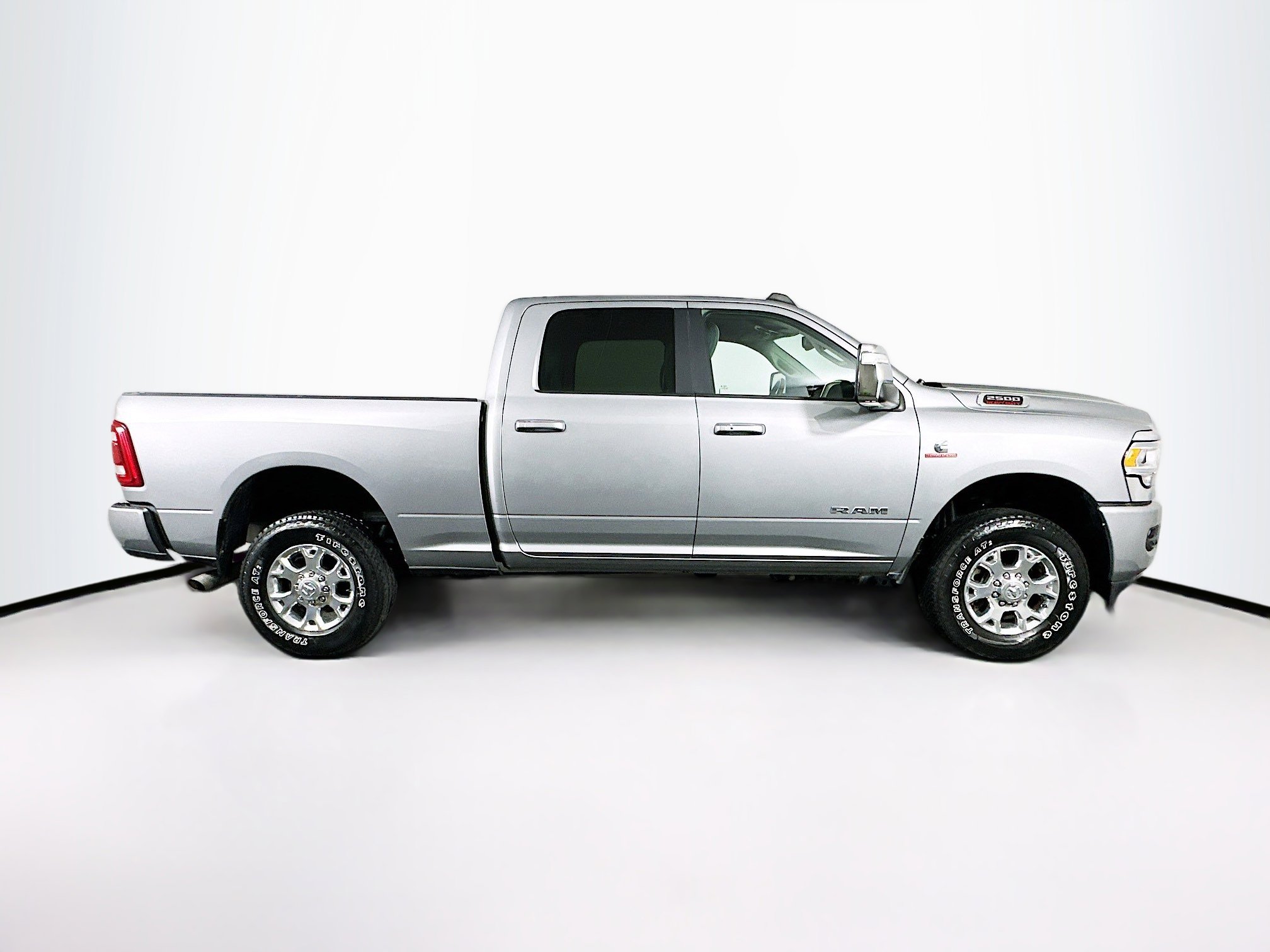 Used 2024 RAM 2500 Laramie AWD/4WD image 10