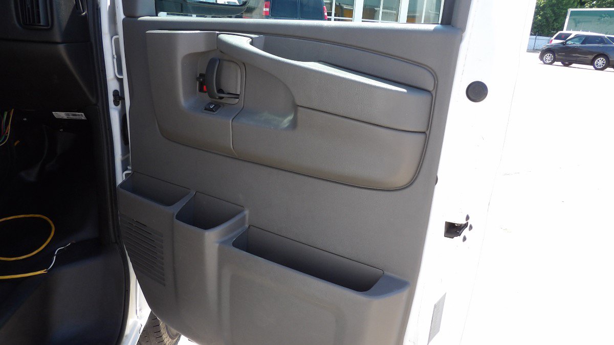 Used 2015 Chevrolet Express 2500 RWD image 21