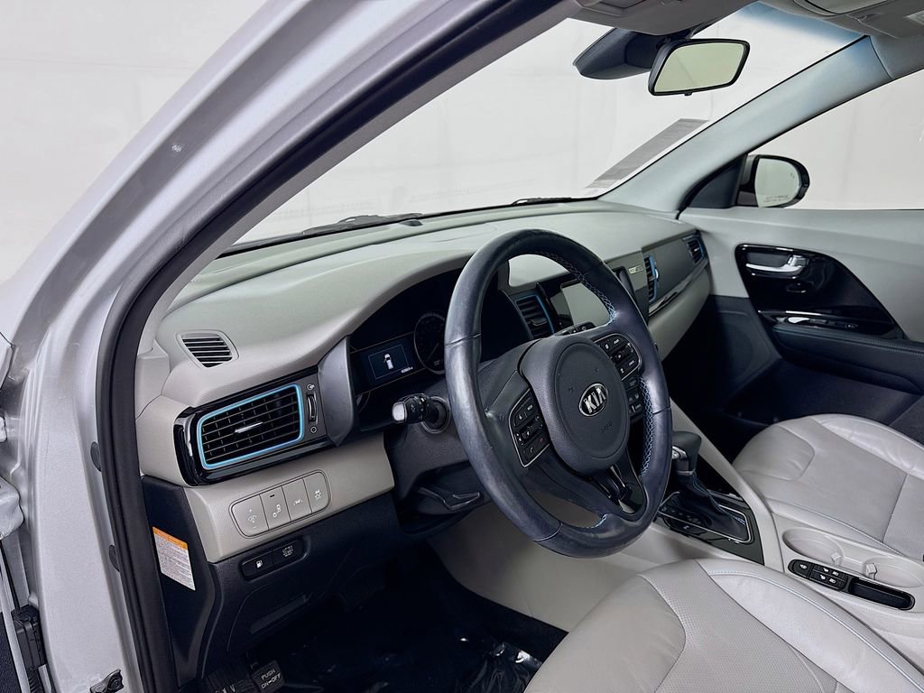 Used 2017 Kia Niro Touring w/ Advanced Technology Package FWD image 9