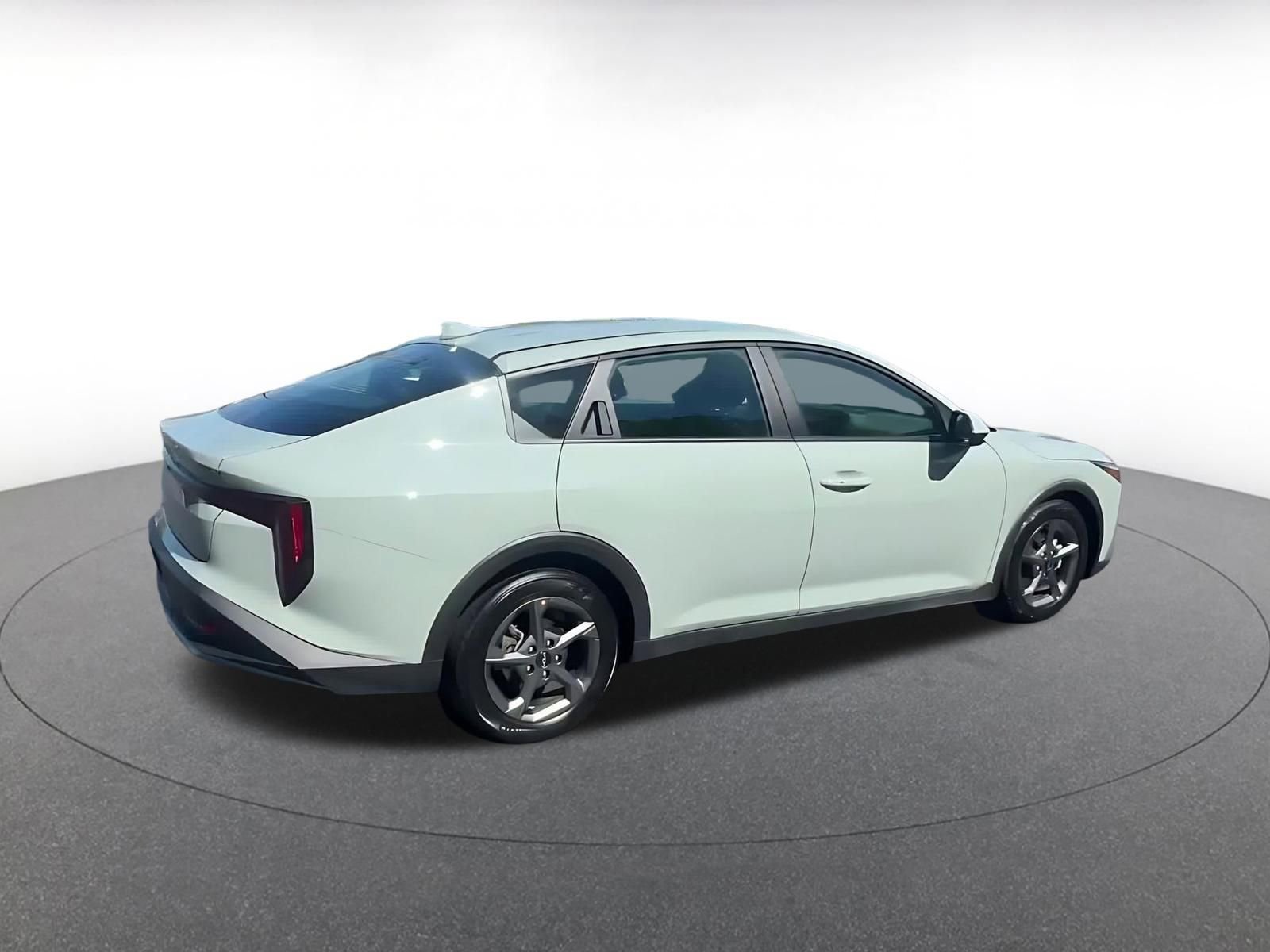Used 2025 Kia K4 LXS image 15