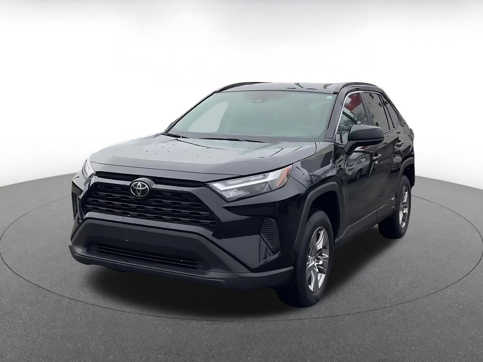 Used 2025 Toyota RAV4 LE image 7