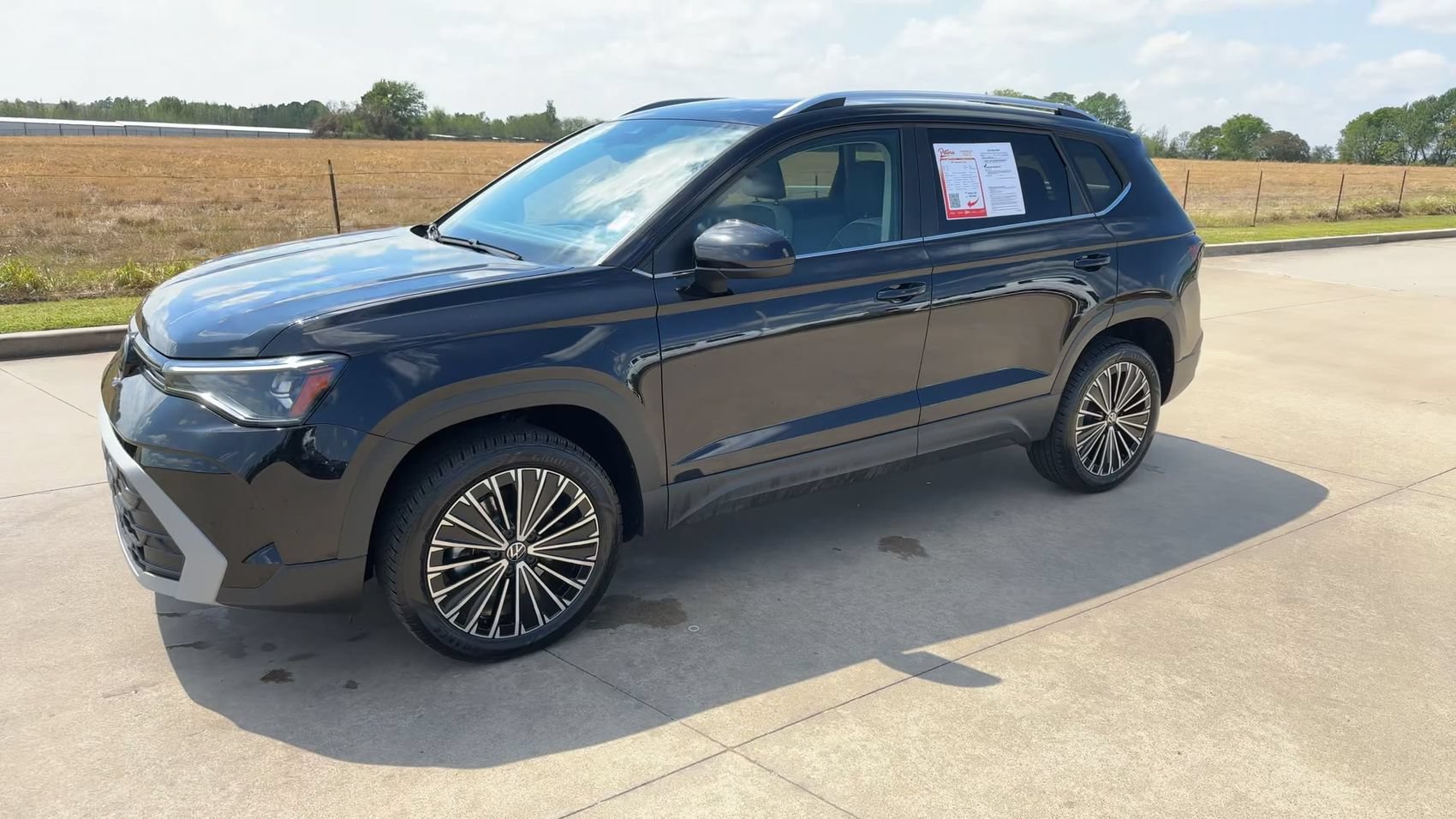 Used 2025 Volkswagen Taos SE FWD image 5