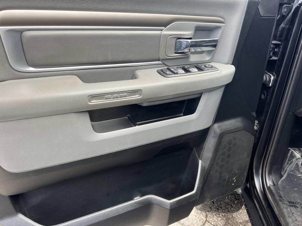 Used 2018 RAM 1500 SLT AWD/4WD image 11