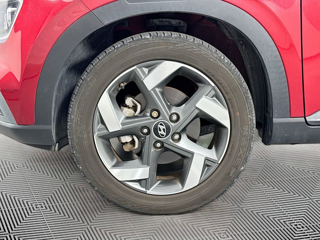 Used 2023 Hyundai Venue Limited image 32