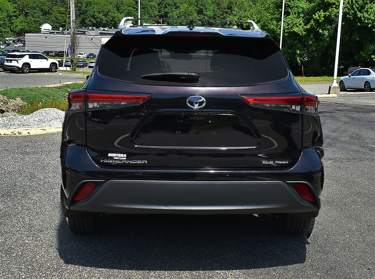 Used 2021 Toyota Highlander XLE AWD/4WD image 7