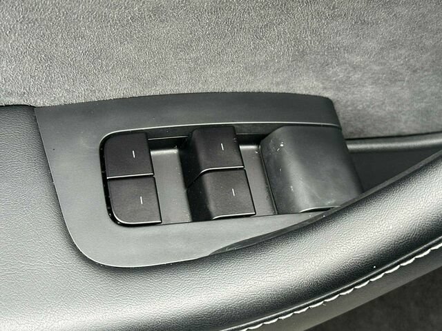 Used 2025 Tesla Model Y Long Range RWD image 13