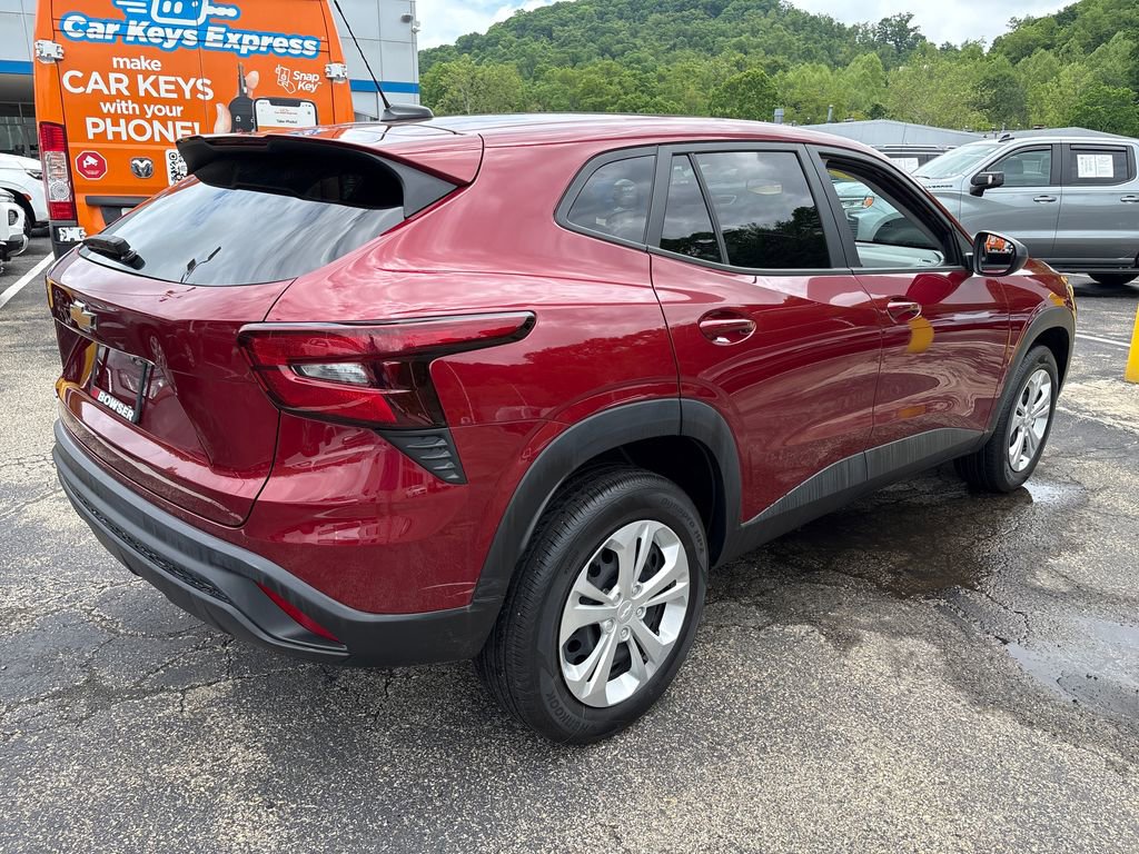Certified 2025 Chevrolet Trax LS FWD image 5