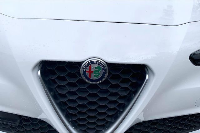 Used 2021 Alfa Romeo Giulia Sprint w/ Sun & Sound Package AWD/4WD image 5
