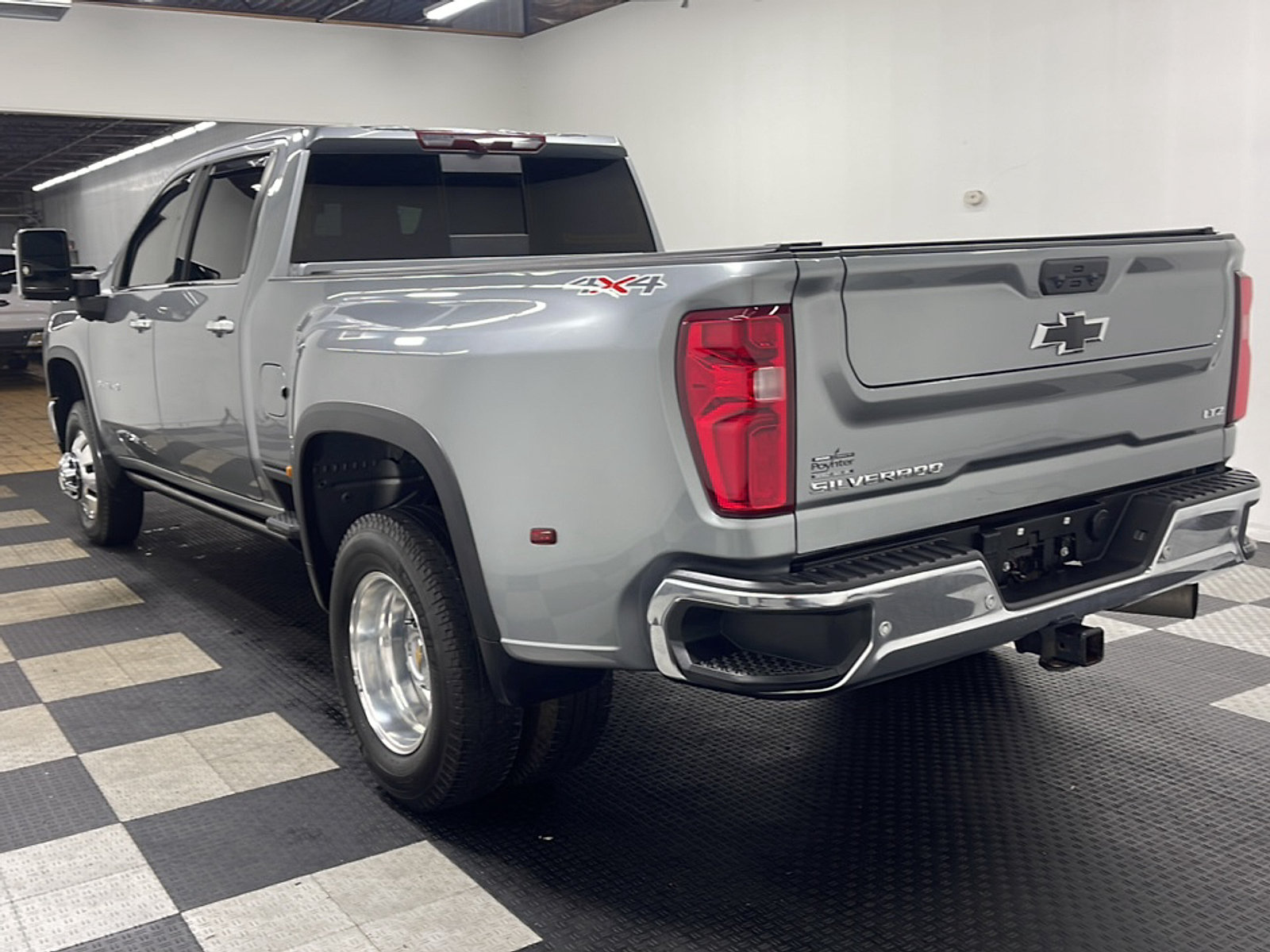 Used 2025 Chevrolet Silverado 3500 LTZ w/ LTZ Plus Package AWD/4WD image 17