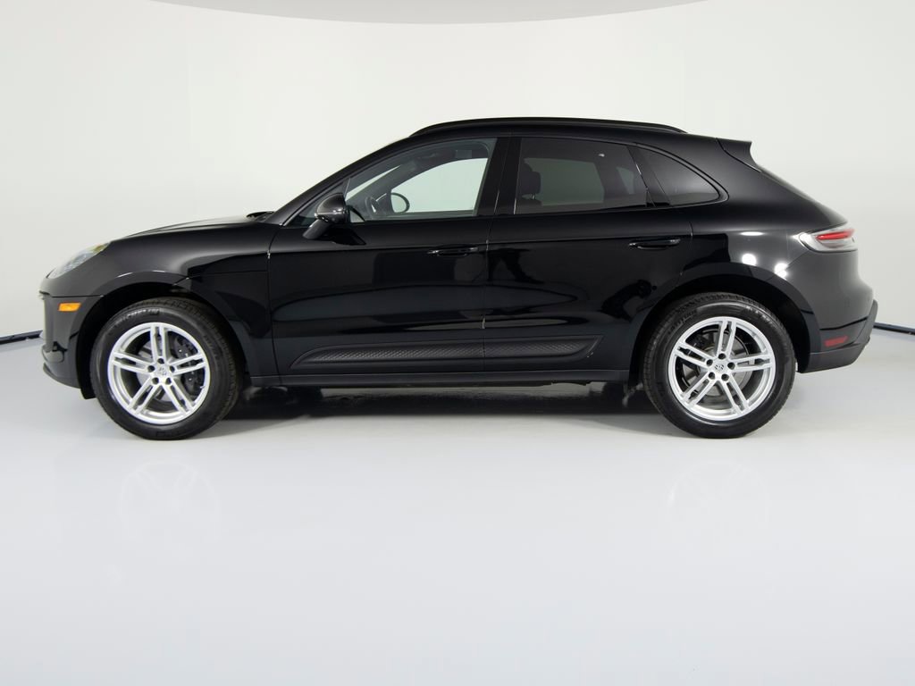 Certified 2025 Porsche Macan image 7