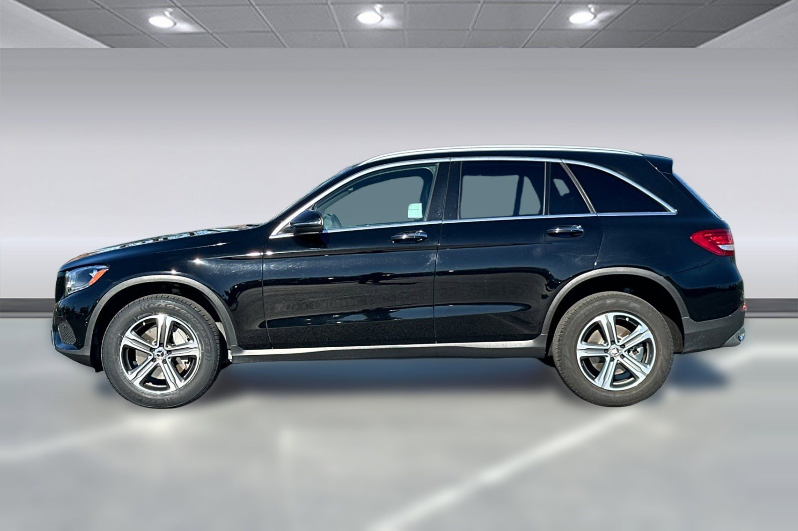 Used 2019 Mercedes-Benz GLC 300 4MATIC image 2