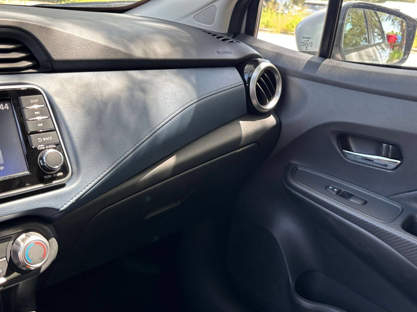 Used 2025 Nissan Versa SV FWD image 32