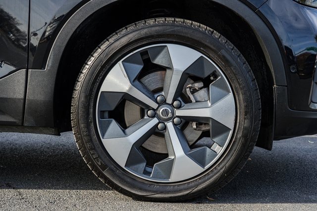 Used 2023 Volvo XC40 B5 Plus w/ Climate Package image 17