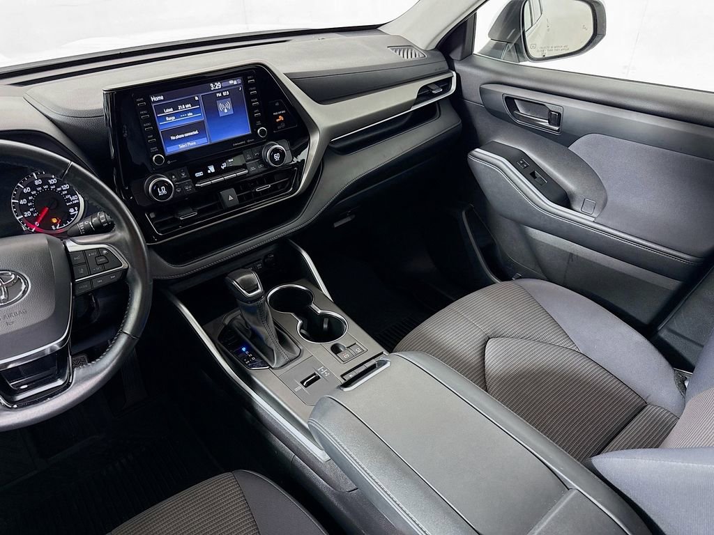Used 2021 Toyota Highlander LE FWD image 21