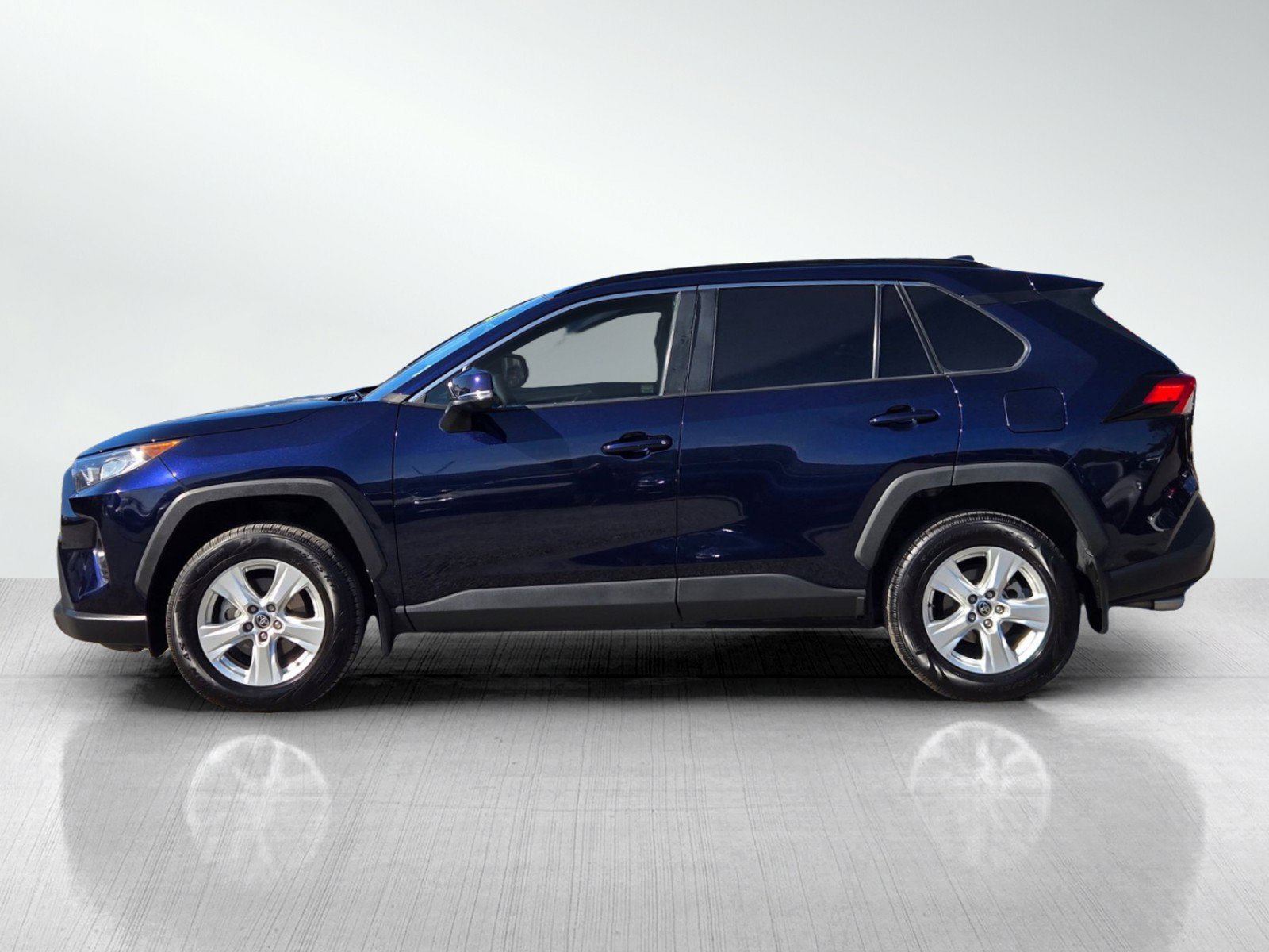 Used 2021 Toyota RAV4 XLE w/ Convenience Package FWD image 7