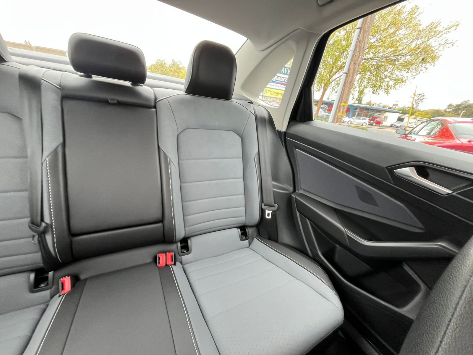 Used 2025 Volkswagen Jetta SE image 36