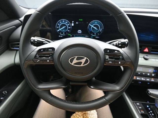 Used 2024 Hyundai Elantra Limited image 21