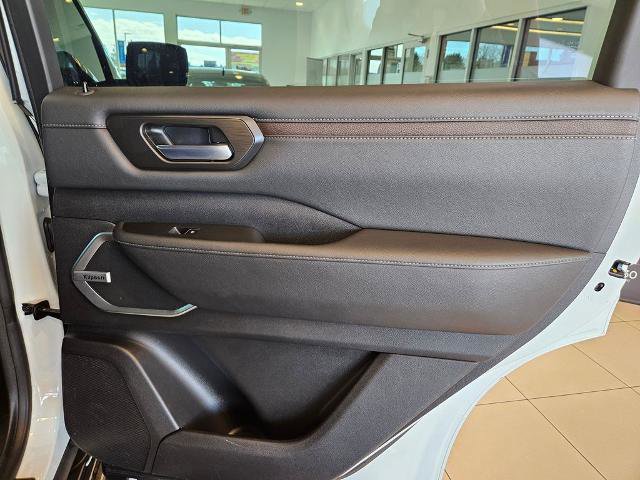 Certified 2025 Nissan Armada Platinum Reserve image 30