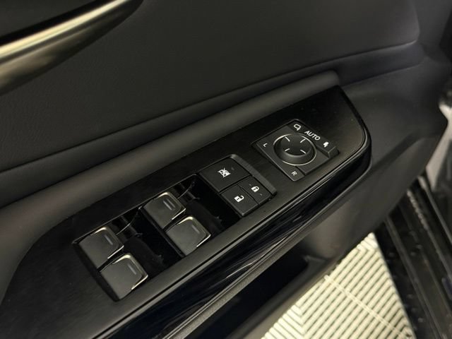 Used 2025 Lexus ES 300h w/ Premium Package FWD image 32