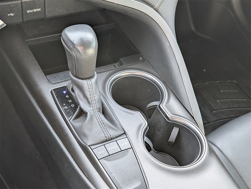 Used 2022 Toyota Camry SE image 19