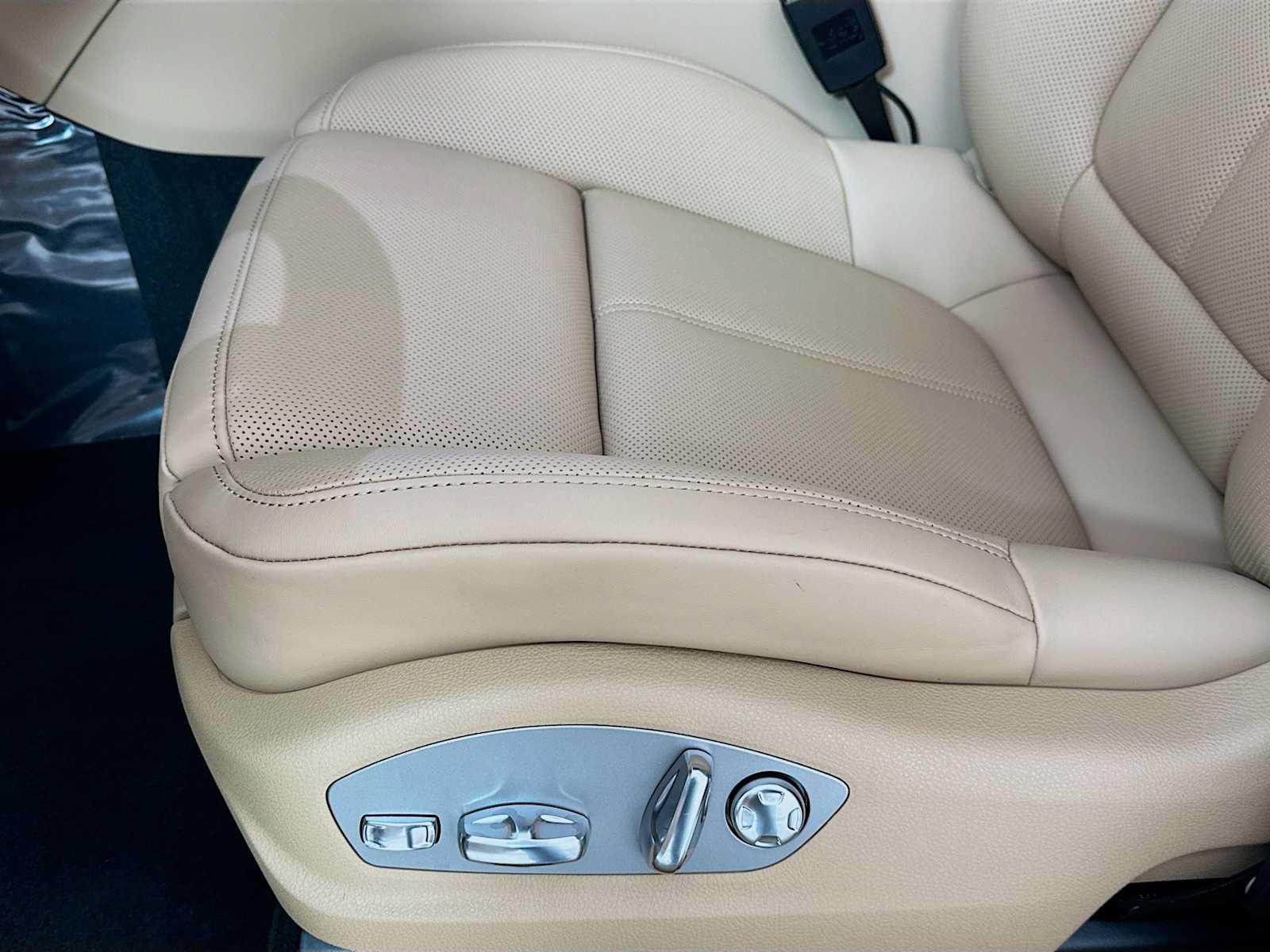 New 2026 Porsche Macan AWD/4WD image 12