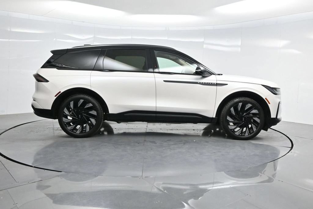 Used 2025 Lincoln Nautilus Reserve w/ Jet Appearance Package AWD/4WD image 36