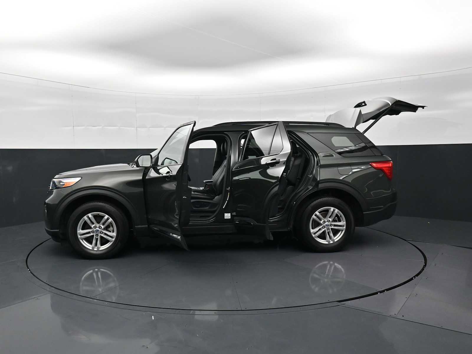 Used 2022 Ford Explorer XLT w/ Equipment Group 202A AWD/4WD image 36