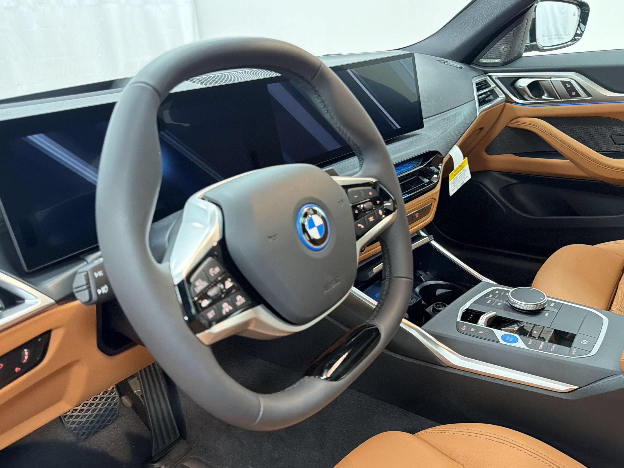 Used 2026 BMW i4 xDrive40i w/ Premium Package AWD/4WD image 4