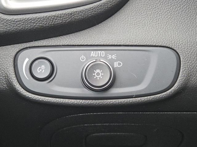 Used 2020 Chevrolet Trax LT w/ LT Convenience Package image 8