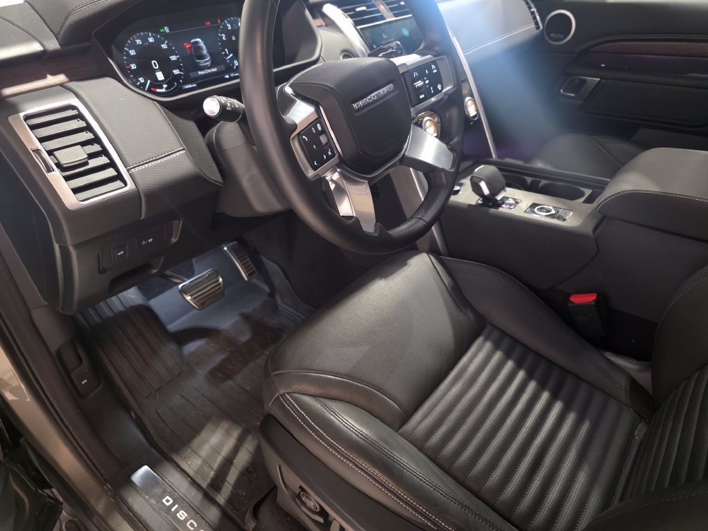 Certified 2025 Land Rover Discovery Dynamic SE AWD/4WD image 21