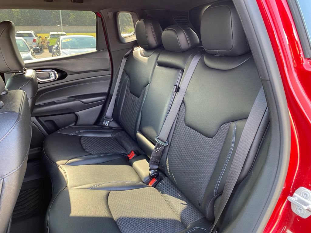 Used 2025 Jeep Compass Latitude w/ Altitude Special Edition AWD/4WD image 25