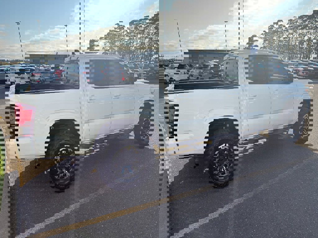 Used 2020 Toyota Tacoma SR image 6