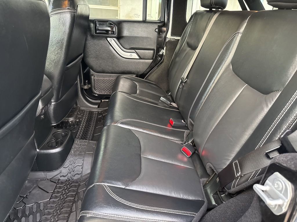 Used 2018 Jeep Wrangler Unlimited Sahara w/ Connectivity Group image 17