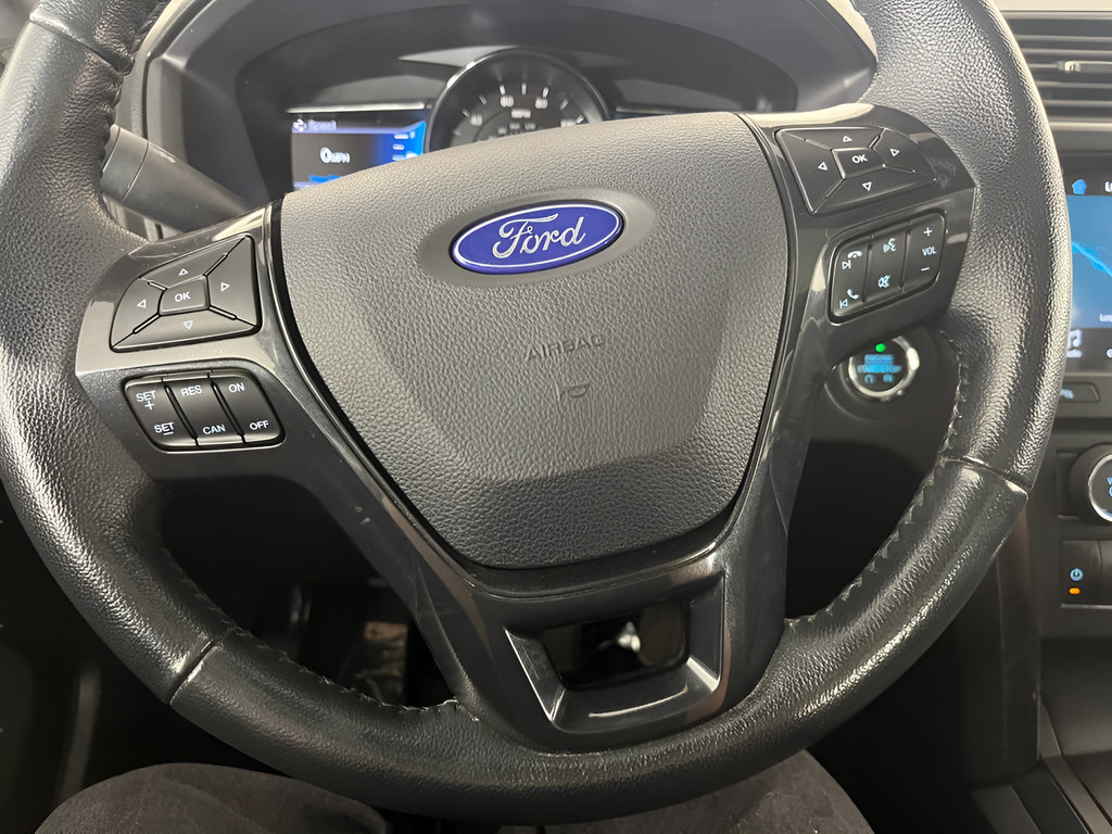 Used 2018 Ford Explorer XLT w/ Equipment Group 202A AWD/4WD image 23
