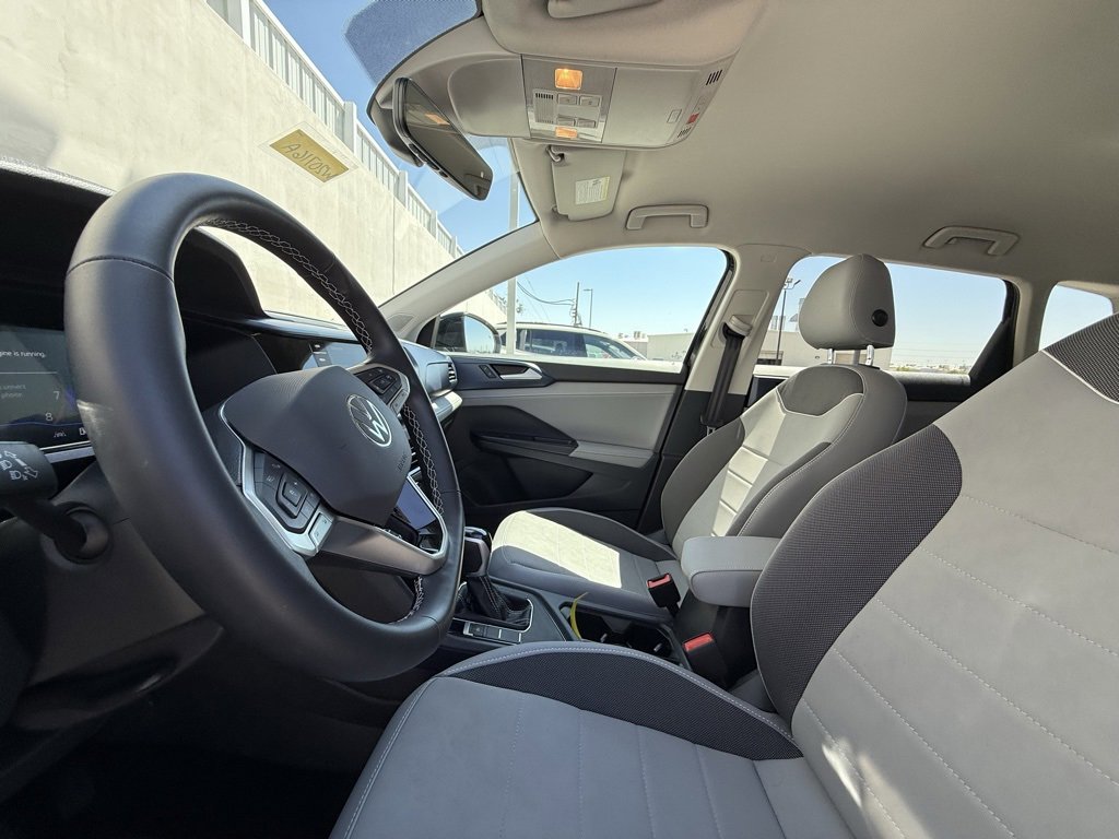 Certified 2024 Volkswagen Taos SE image 5