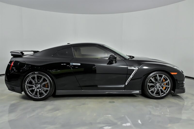 Used 2015 Nissan GT-R Premium AWD/4WD image 10