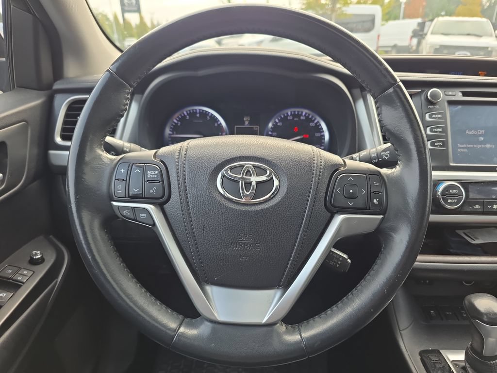 Used 2014 Toyota Highlander XLE AWD/4WD image 19