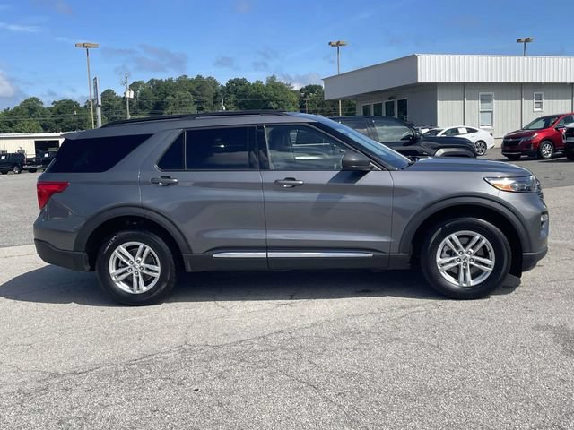 Used 2022 Ford Explorer XLT w/ Equipment Group 202A AWD/4WD image 2