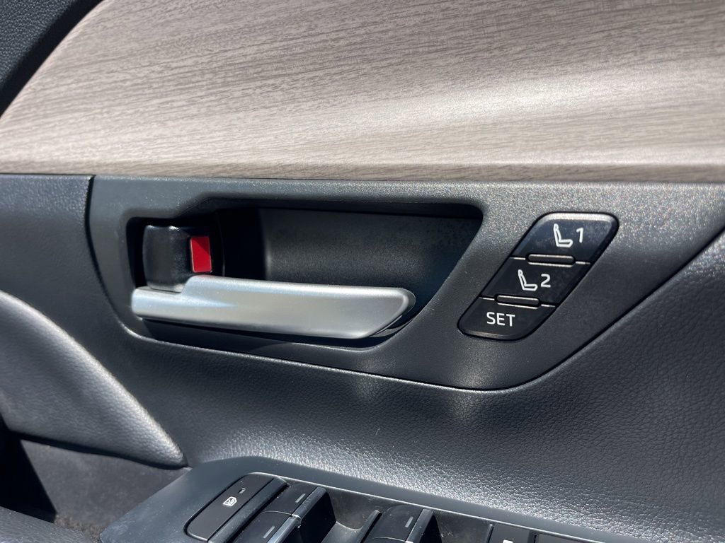 Used 2024 Toyota Grand Highlander AWD image 18
