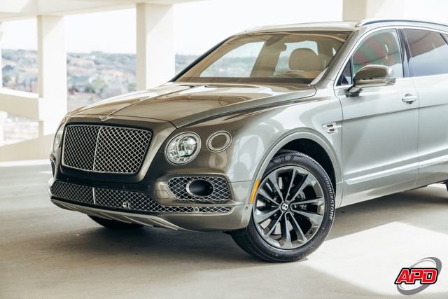 Used 2017 Bentley Bentayga image 48