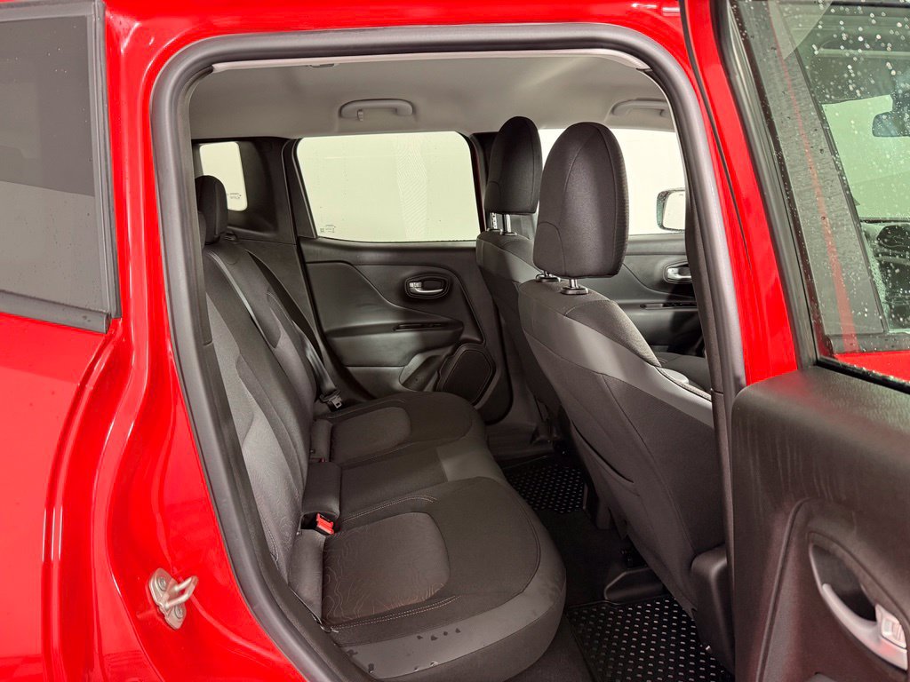 Used 2023 Jeep Renegade Latitude AWD/4WD image 18