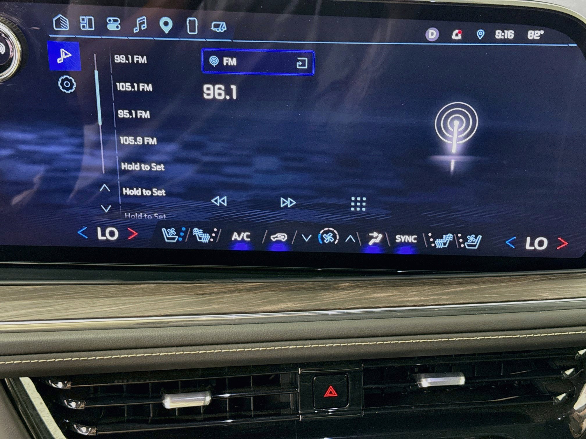 Used 2025 Chevrolet Suburban Premier AWD/4WD image 17