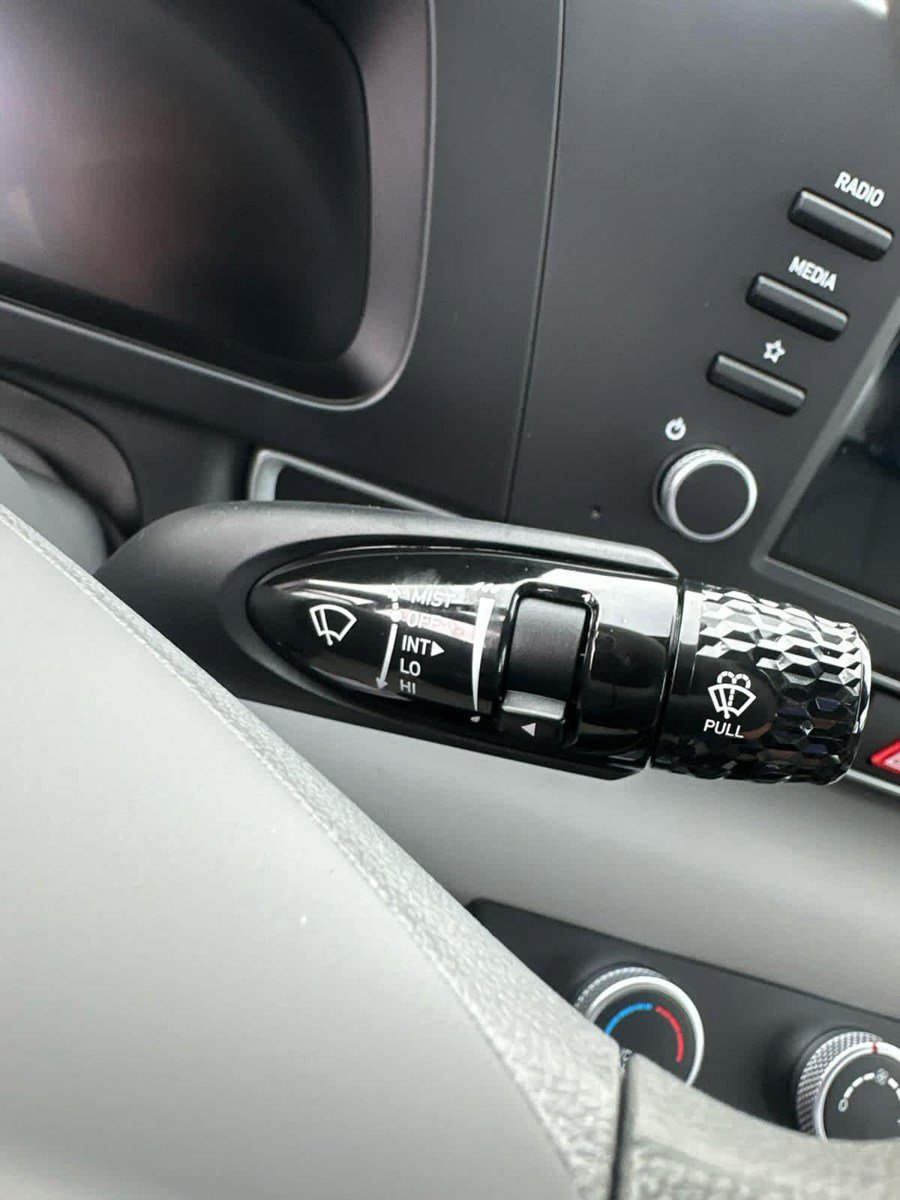 New 2026 Hyundai Elantra SE FWD image 17
