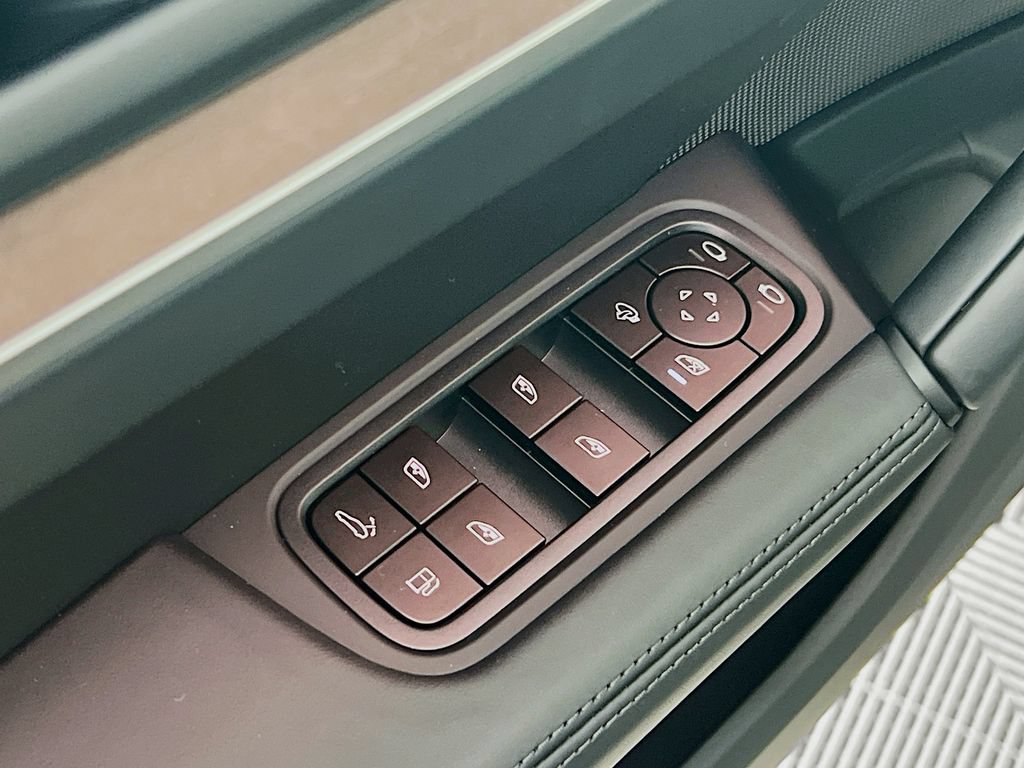 New 2026 Porsche Cayenne E-Hybrid Coupe AWD/4WD image 20