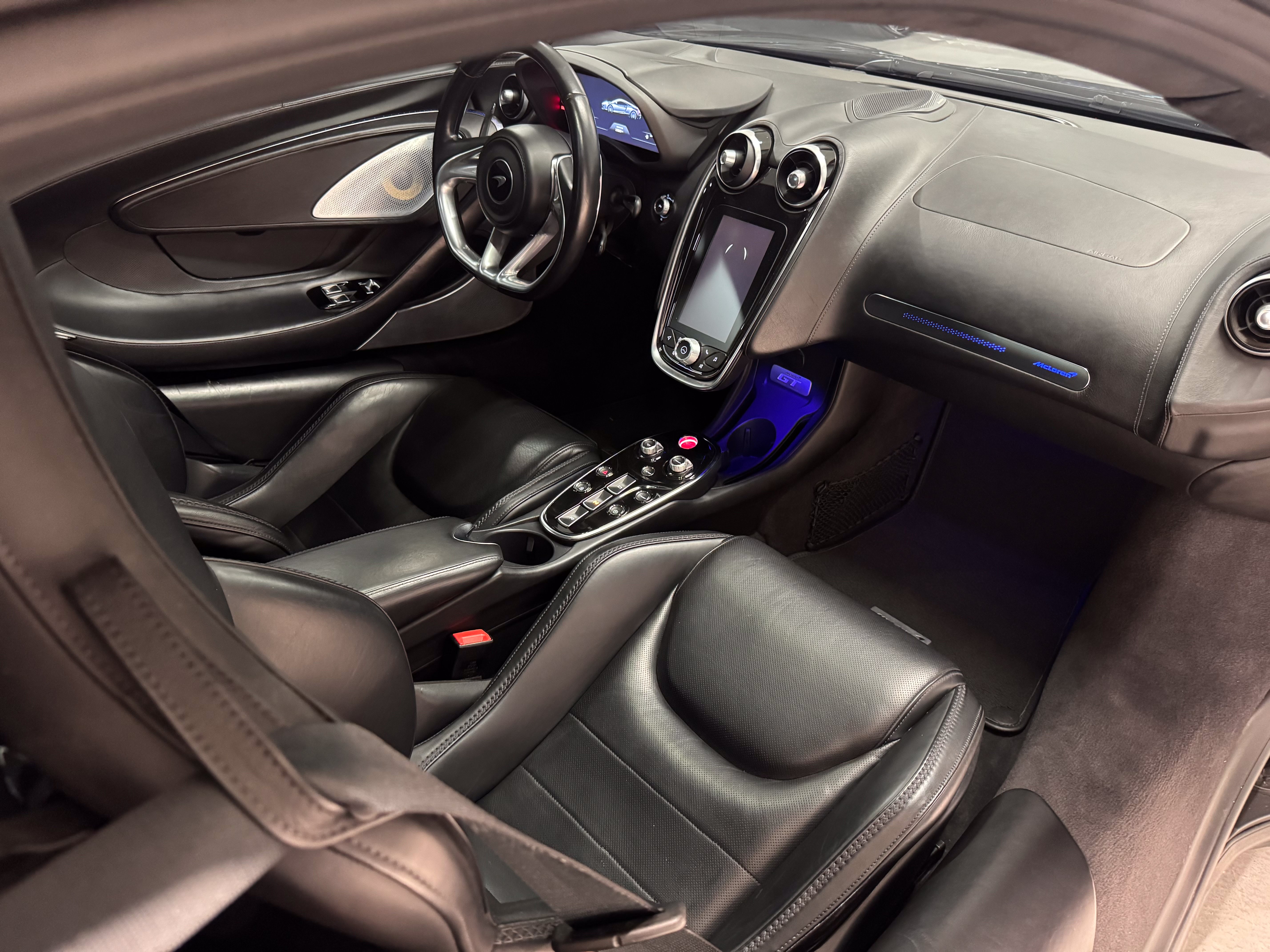 Used 2022 McLaren GT RWD image 11