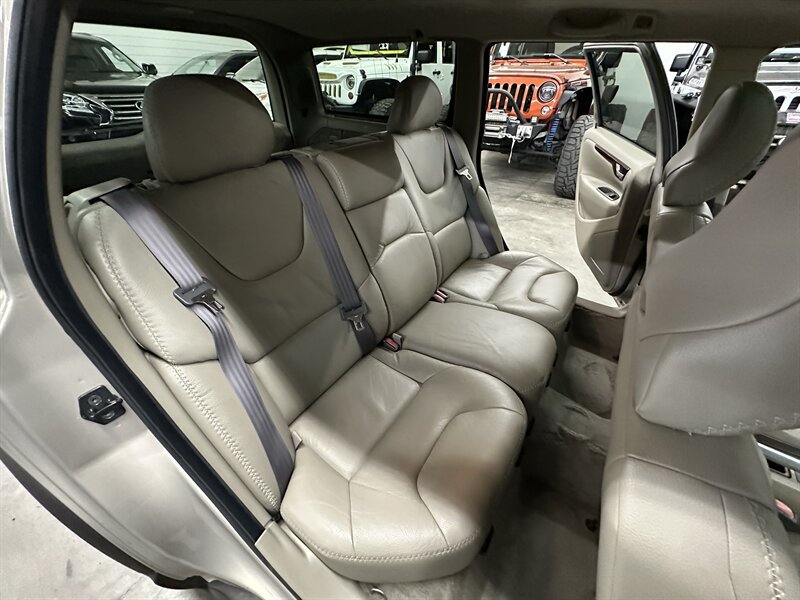 Used 2002 Volvo V70 Cross Country AWD/4WD image 33