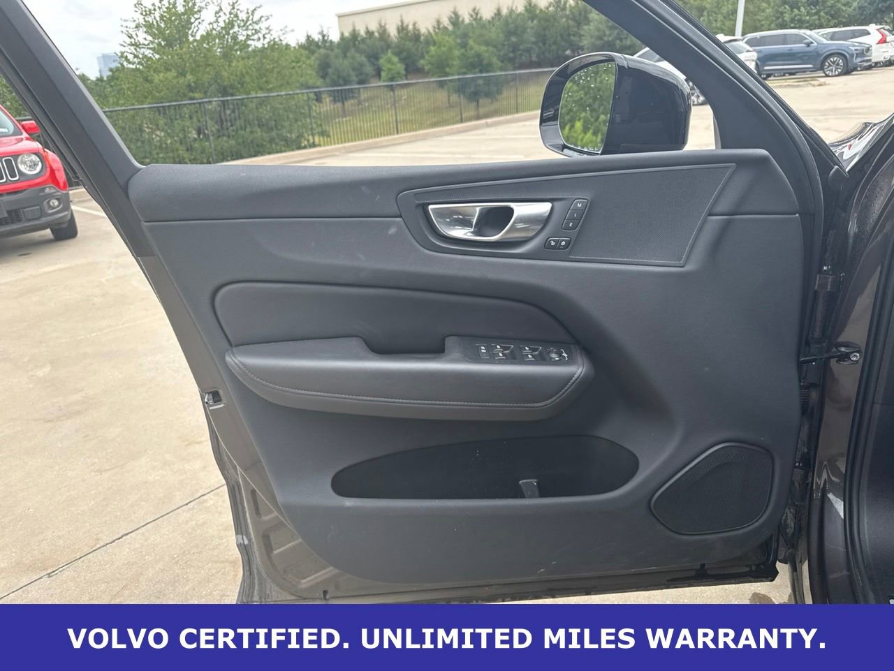 Certified 2025 Volvo XC60 B5 Plus AWD/4WD image 17